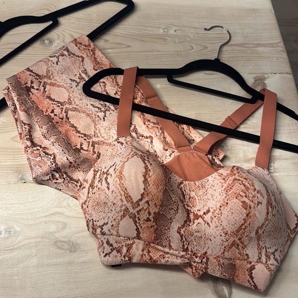 Victoria's Secret Pink Patterned Leggings - Picture 5 of 7